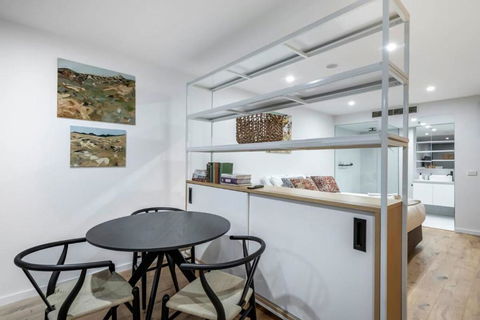 Architectural Delight On Lonsdale - Accommodation Australia 3