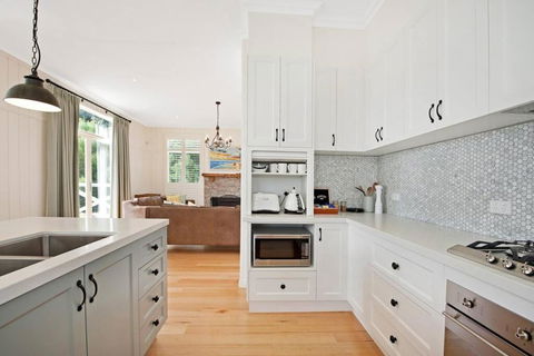 Apollo Bay Oceanview Mountain Retreat, Pet Friendly, EV Station, Fireplace - Accommodation Australia 2