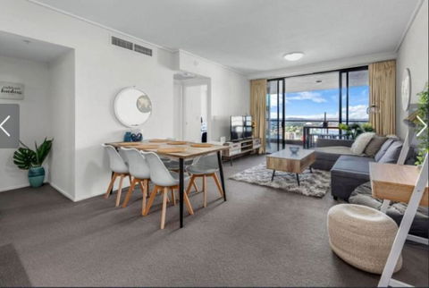 AU1 - Aurora Skyscraper CBD For Business Or Pleasure - Accommodation Australia 1