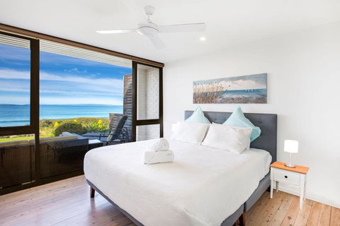 Azure Absolute Beachfront I Pet Friendly - Accommodation Australia 4
