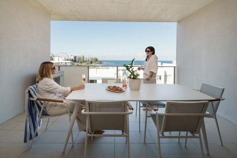 Azure Oceanside Apartment At Kings Beach - Accommodation Australia 3