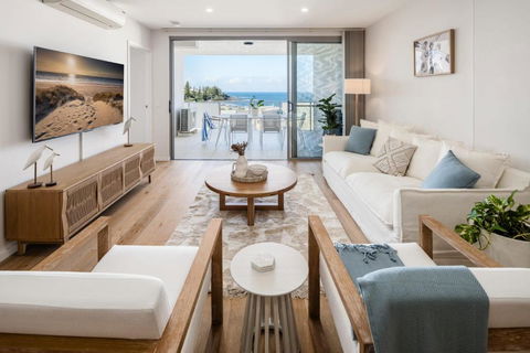 Azure Oceanside Apartment At Kings Beach - Accommodation Australia 0