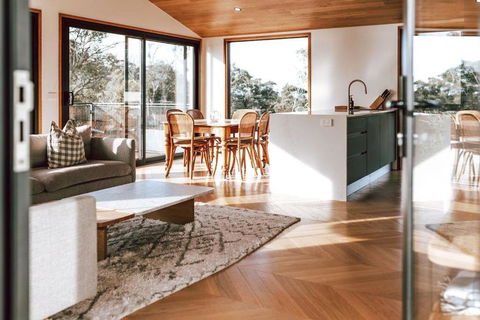 B E R T I E - Central Bicheno - Accommodation Australia 0