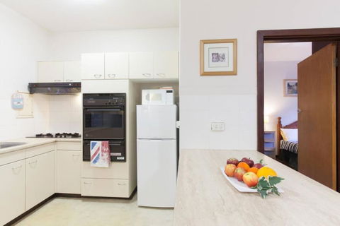 B3 Crawley Apartment 1 BRM & Sleepout Near UWA - Accommodation Australia 4