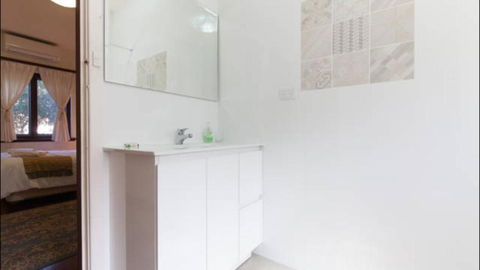 B4 Crawley Apartment 1 BRM & Sleepout Near UWA - Accommodation Australia 3