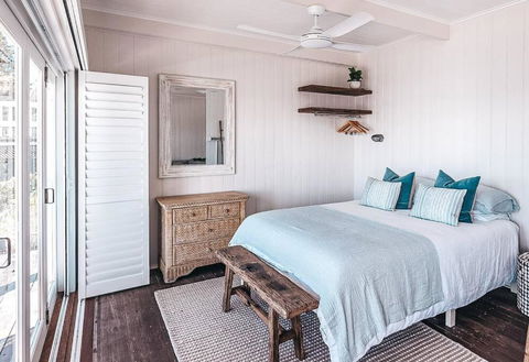BAY PROPERTIES . Beach House Studio - Accommodation Australia 3