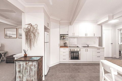 BAY PROPERTIES . Summer Salt On Main - Accommodation Australia 4