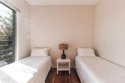 BAY PROPERTIES . The Big Chill - Accommodation Australia 3