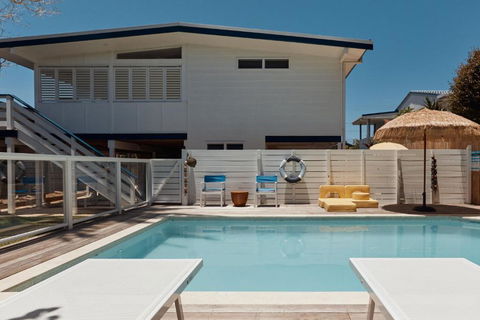 BAY PROPERTIES . The Sailor Shack - Accommodation Australia 0