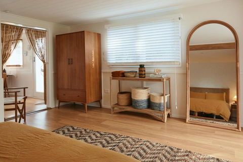 BAY PROPERTIES . The Sailors Bungalow - Accommodation Australia 4