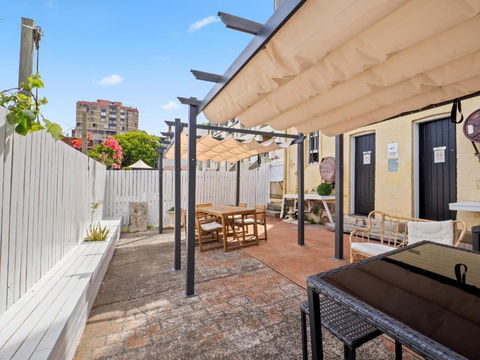 AZZURO POD HOTEL - Potts Point - Accommodation Australia 2
