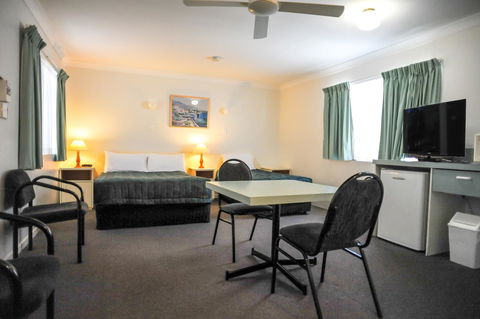 Southport Motel & Apartments - Accommodation Australia 21
