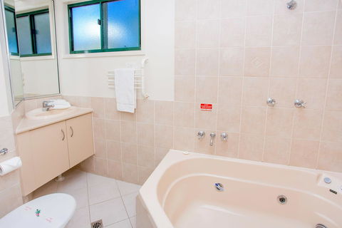 NRMA Bowen Beachfront Holiday Park - Accommodation Australia 14