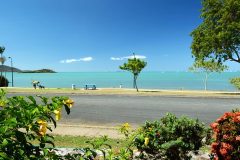 Whitsunday Waterfront Apartments - Accommodation Australia 15