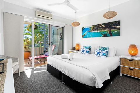 Noosa Riviera Resort - Australia Shopping 6