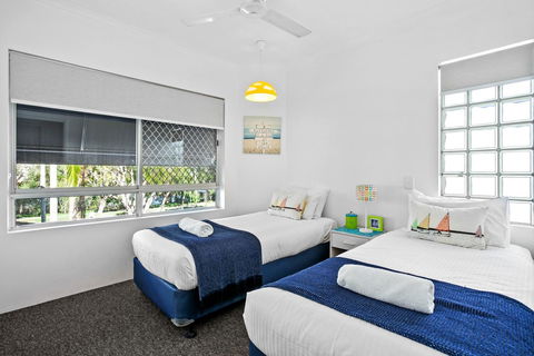 Noosa Riviera Resort - Australia Shopping 4