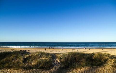 Pacific Regis Beachfront Holiday Apartments - Australia Shopping 13