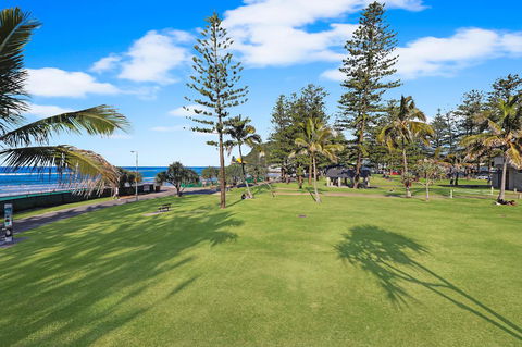 Pacific Regis Beachfront Holiday Apartments - Australia Shopping 15