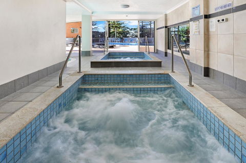Pacific Regis Beachfront Holiday Apartments - Australia Shopping 5