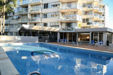 Pacific Regis Beachfront Holiday Apartments - Australia Shopping 9