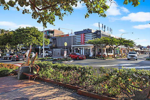 Pacific Regis Beachfront Holiday Apartments - Australia Shopping 16