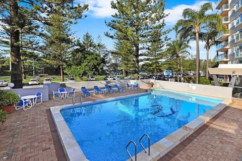 Pacific Regis Beachfront Holiday Apartments - Australia Shopping 4