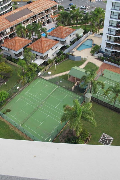 Pacific Regis Beachfront Holiday Apartments - Australia Shopping 6