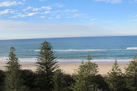 Pacific Regis Beachfront Holiday Apartments - Australia Shopping 11