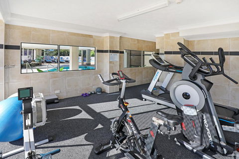 Pacific Regis Beachfront Holiday Apartments - Australia Shopping 8