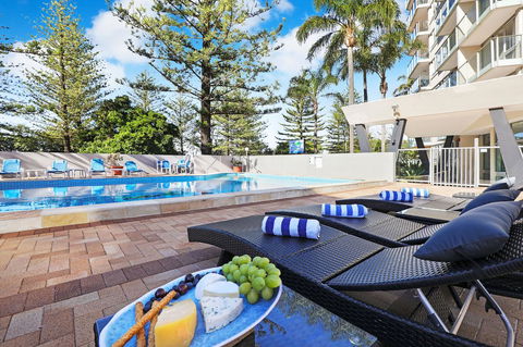 Pacific Regis Beachfront Holiday Apartments - Australia Shopping 1
