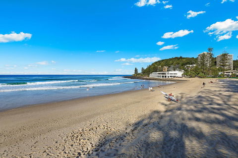 Pacific Regis Beachfront Holiday Apartments - Australia Shopping 2