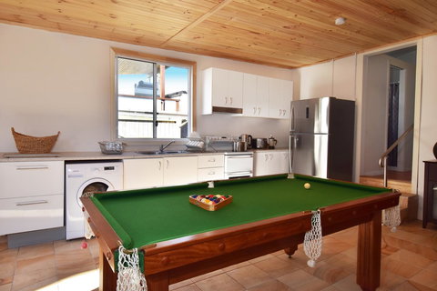 Absolute Waterfront - Australia Shopping 1