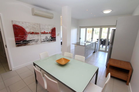 Beachside Apartment 5 - Accommodation Australia 2