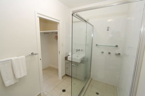 Beachside Apartment 5 - Accommodation Australia 7