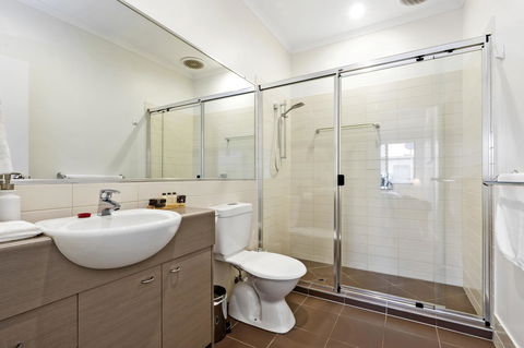 Lotus Retreat - Accommodation Australia 3