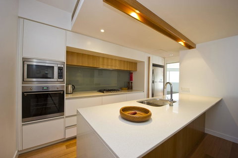 Maggies Beachfront Apartment 13 - Accommodation Australia 5