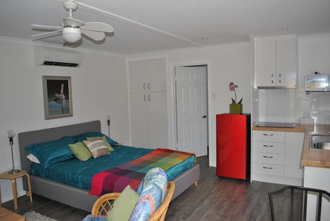 Driftwood Lodge - Australia Shopping 1