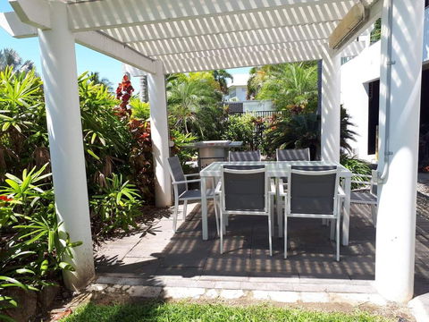 Hinchinbrook Holiday Apartments - Accommodation Australia 34