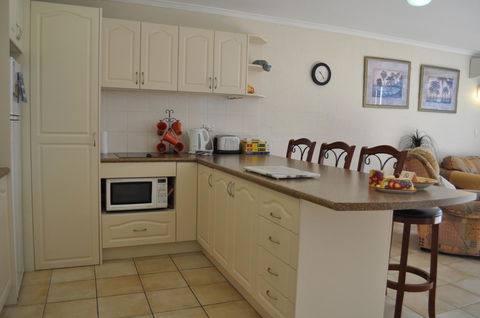 Burleigh Palms Holiday Apartments - Australia Shopping 18