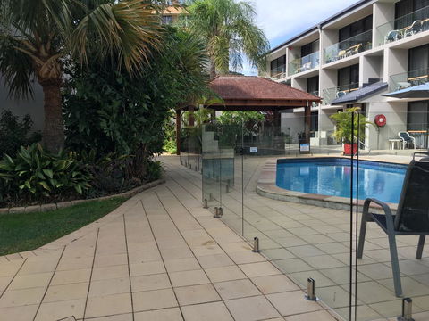 Burleigh Palms Holiday Apartments - Australia Shopping 3