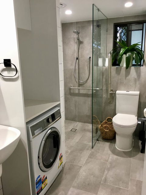 Burleigh Palms Holiday Apartments - Australia Shopping 6