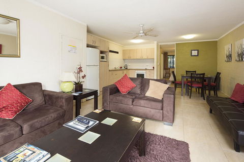 Burleigh Palms Holiday Apartments - Australia Shopping 36