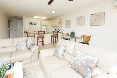 Burleigh Palms Holiday Apartments - Australia Shopping 25