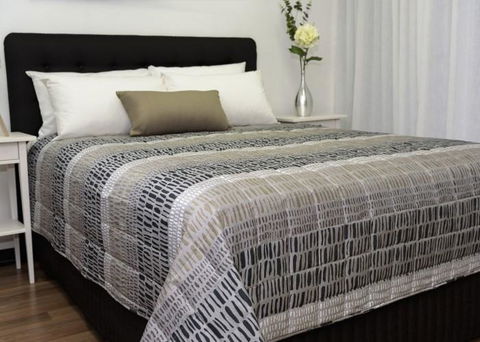 Burleigh Palms Holiday Apartments - Australia Shopping 1