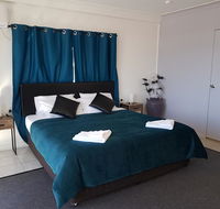 The Q Motel Rockhampton - Bed n Breakfasts