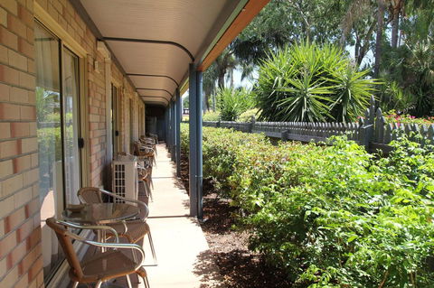 Midlander Motor Inn - Australia Shopping 14