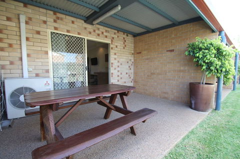 Midlander Motor Inn - Australia Shopping 15