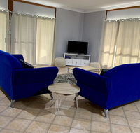 Bees Place - 3 bedroom home on 10 acres of land with distant ocean views - Accommodation Australia