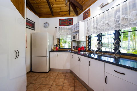 Magnetic Cottage - Accommodation Australia 8