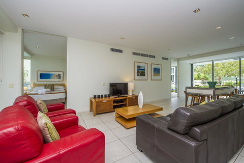 Blue On Blue Apartment 1011 - Accommodation Australia 4